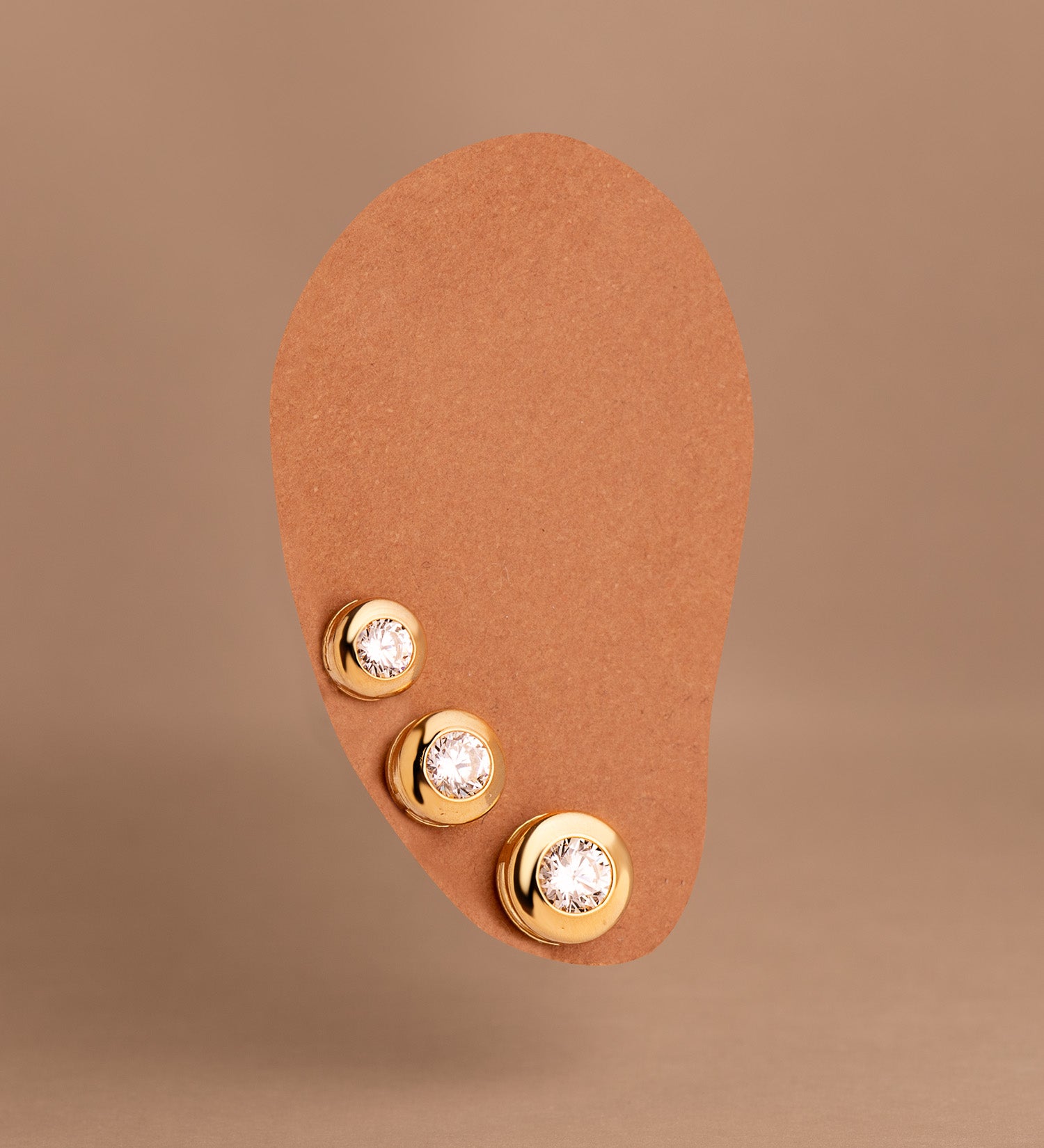 Boucles d'oreilles Or Jaune 18K Galerie Chaton avec Zircon Cubique Taille : 8,5 mm Fermoir Poussettes Papillon