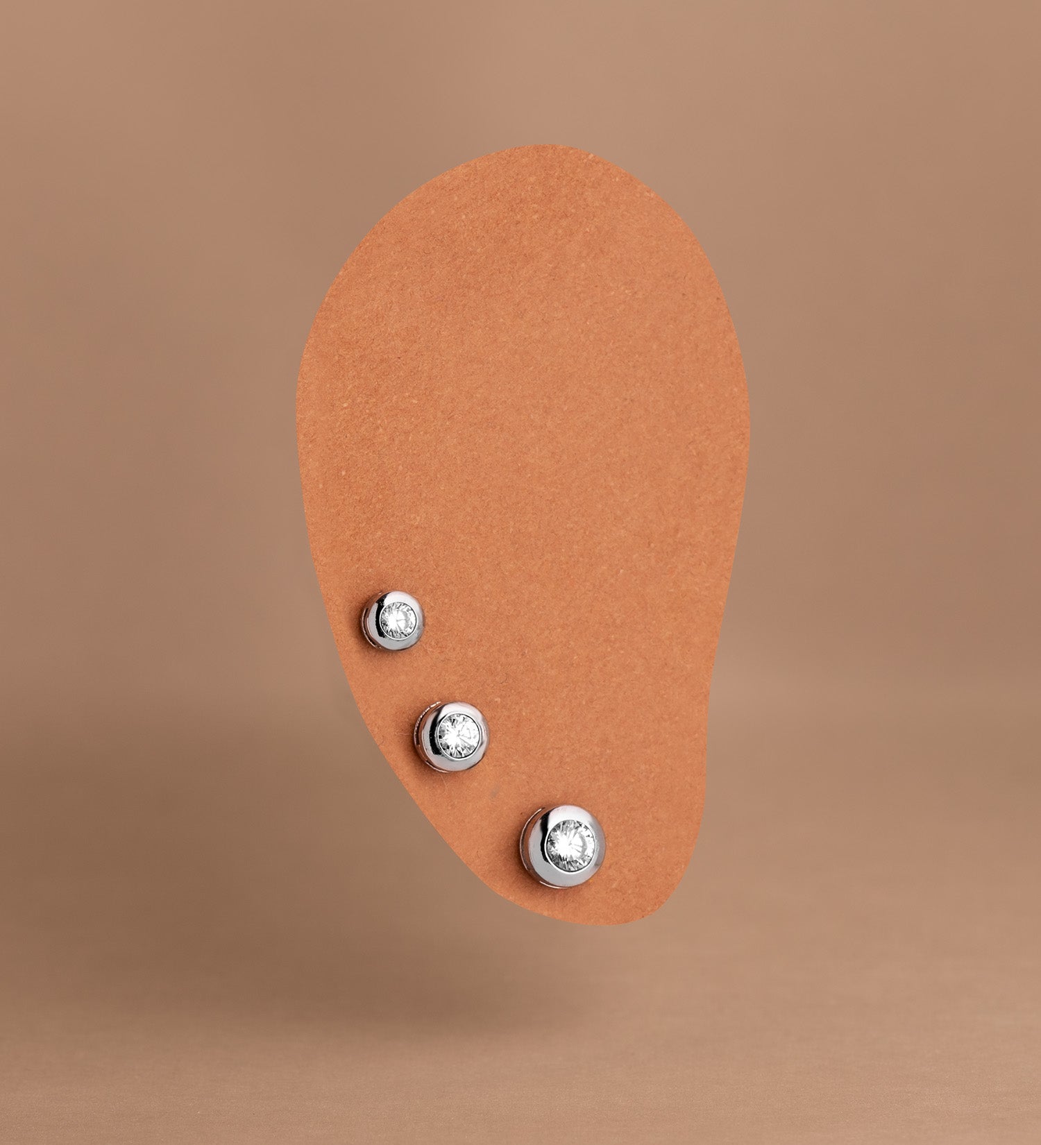 Pendientes Galerie Chaton de Oro Amarillo de 18K con Circonitas Medida: 5 mm Cierre de Rosca