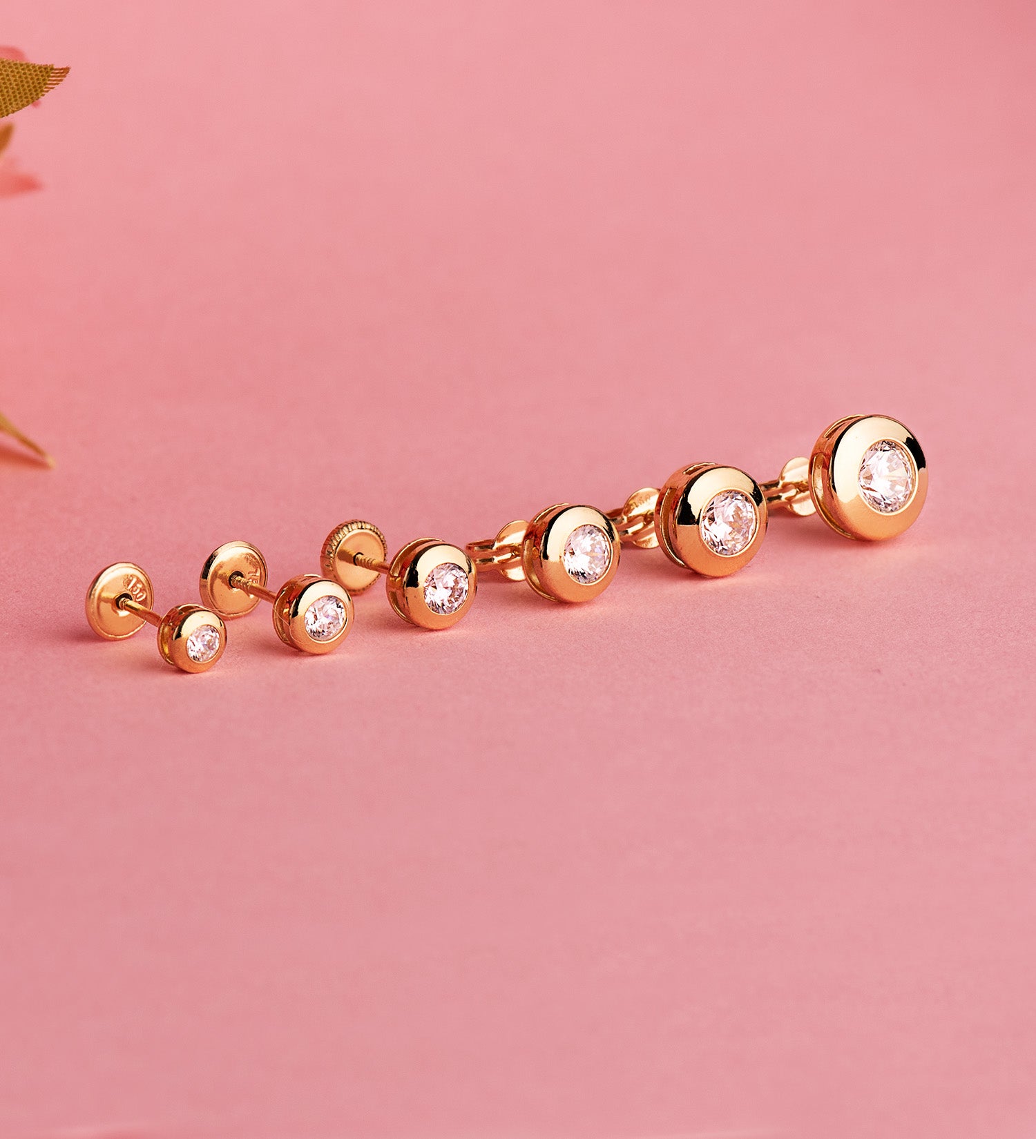 Boucles d'oreilles Or Jaune 18K Galerie Chaton avec Zircon Cubique Taille : 5 mm Fermoir a Vis