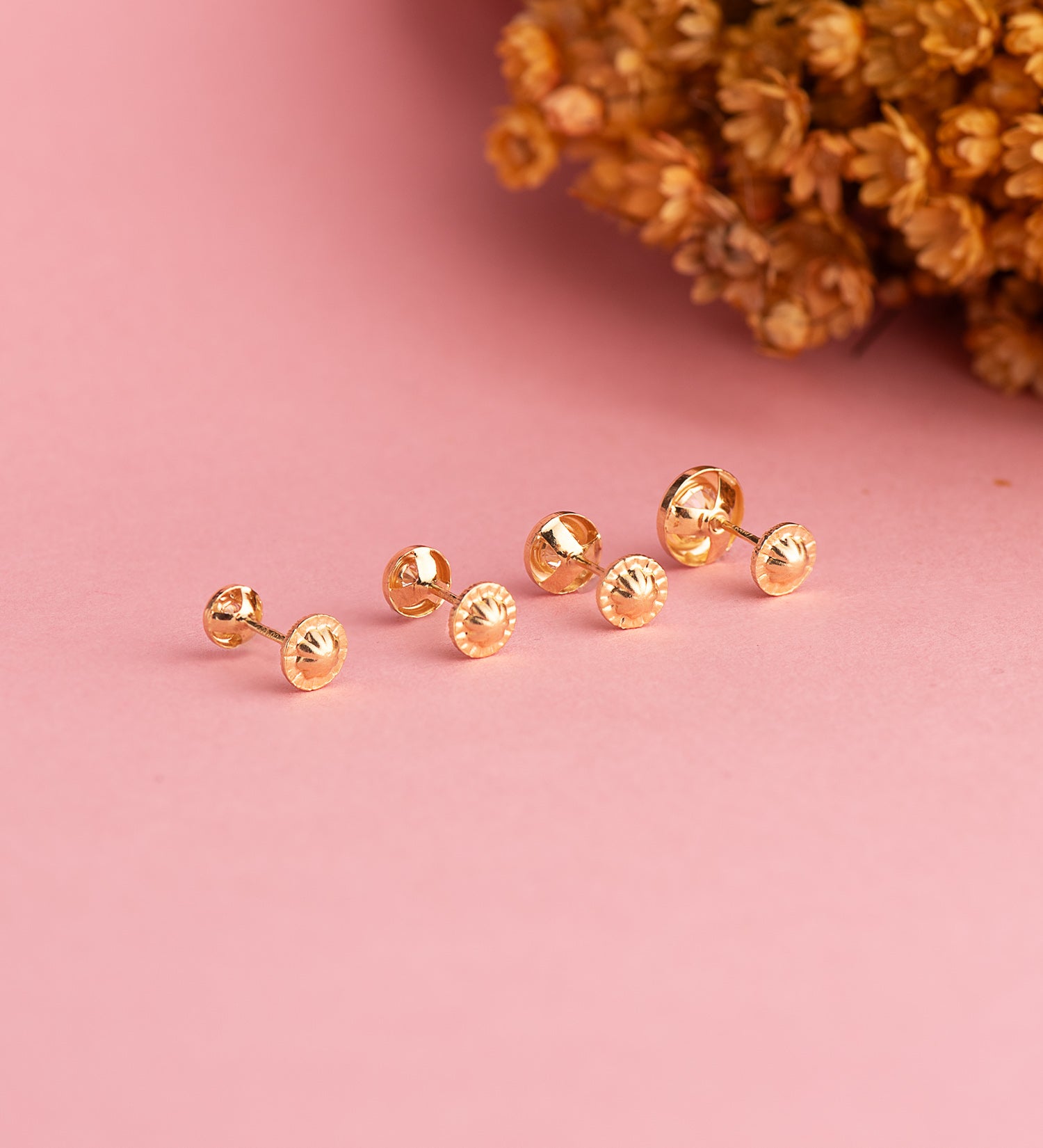Boucles d'oreilles en Or Jaune 18K Chaton avec Zircon Taille : 4MM Fermoir a Vis