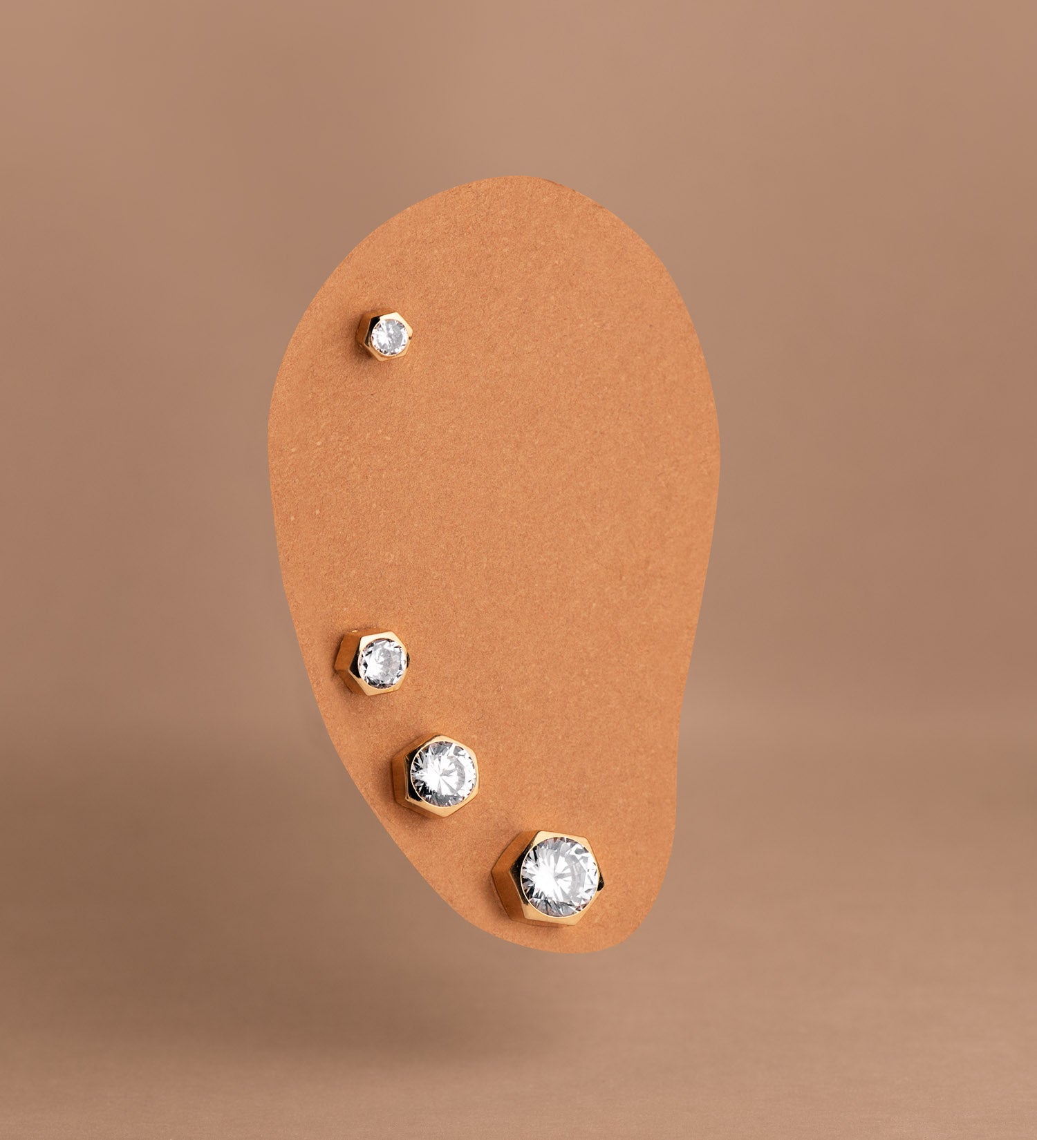 Boucles d'oreilles en Or Jaune 18K Hexagone avec Zircon Taille : 7 X 6,5 mm Fermoir a Vis