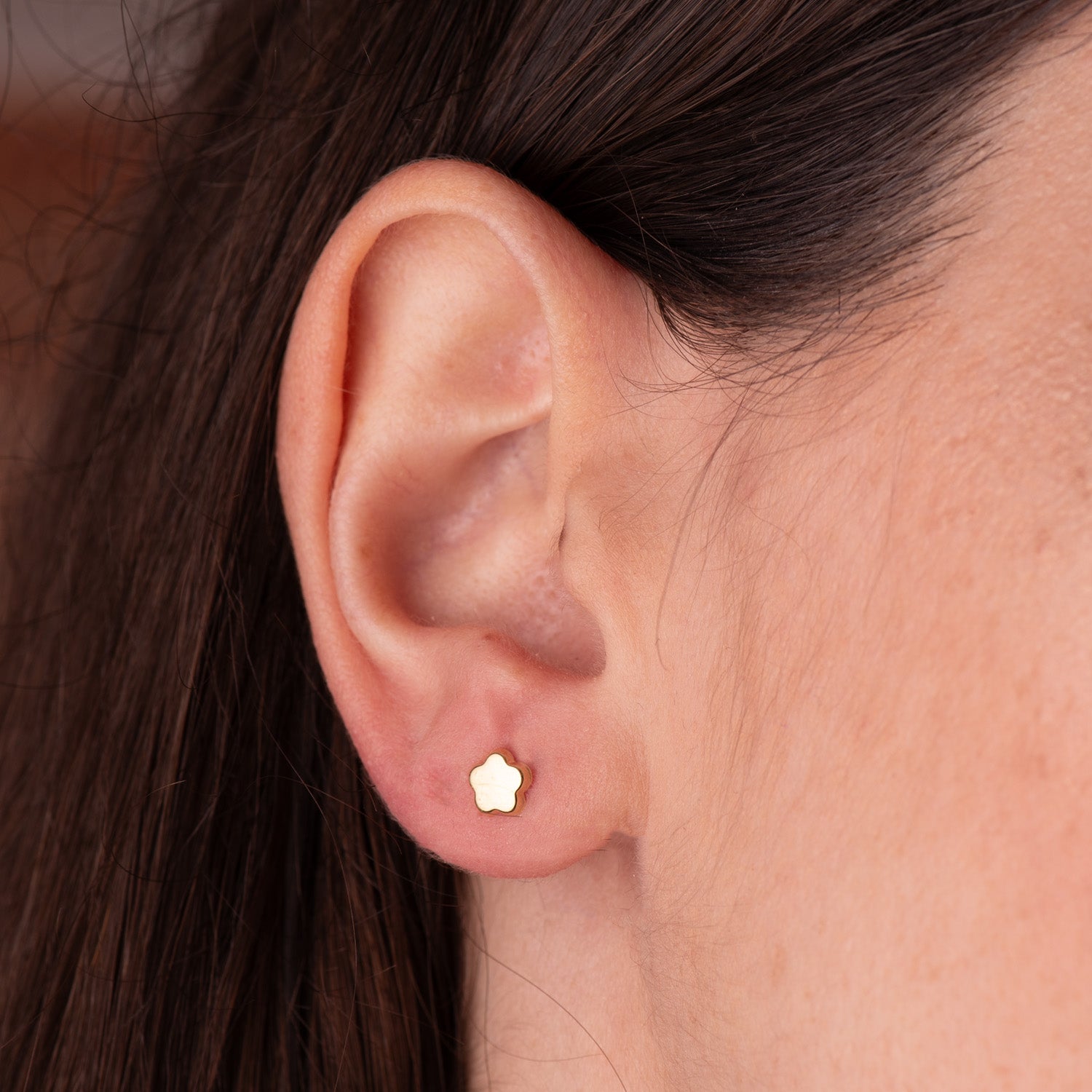 Pendientes Oro Amarillo 18K Flor Lisa 5,5 X 5,5 mm Cierre Tuerca