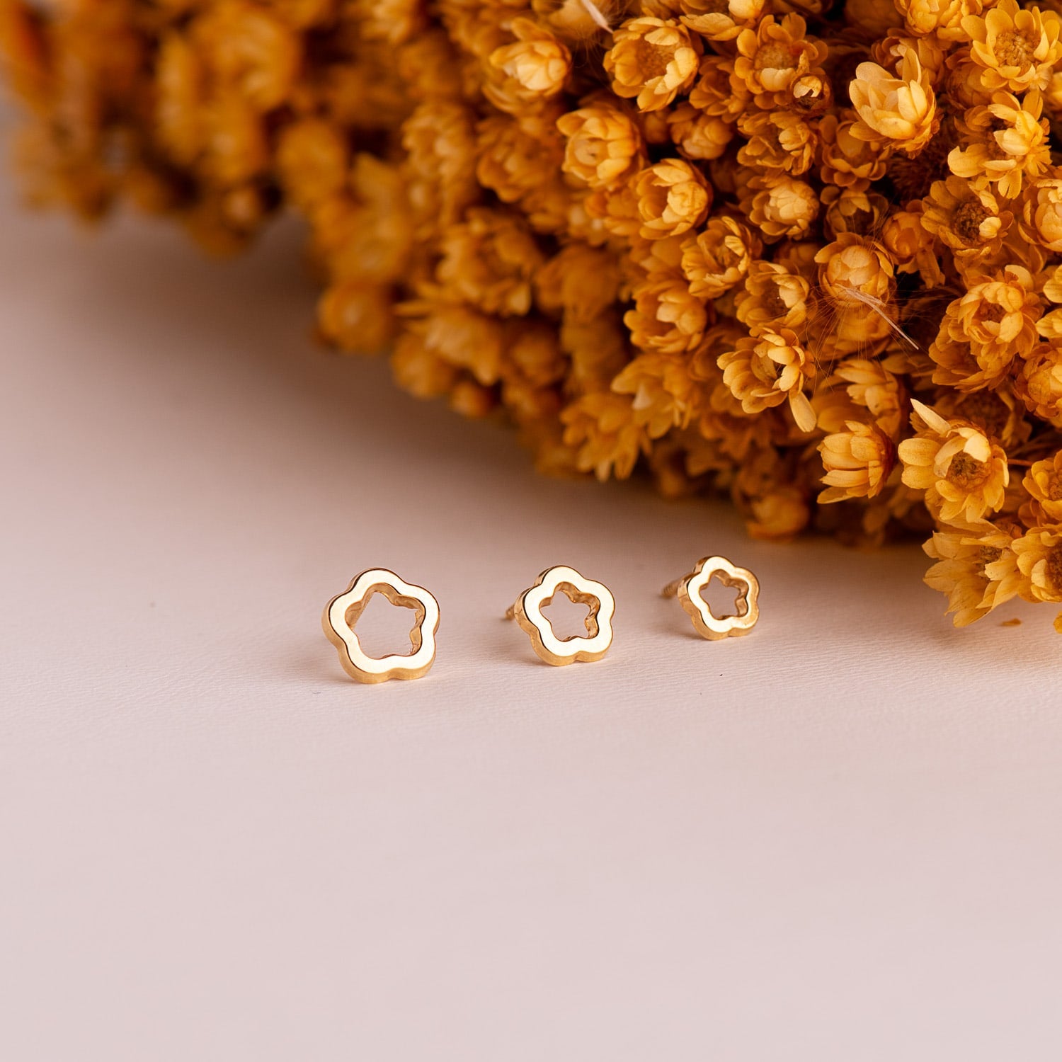 Boucles d'oreilles Fleur Brillante Ouverture Or Jaune 18K 7 X 7 mm Fermeture Écrou