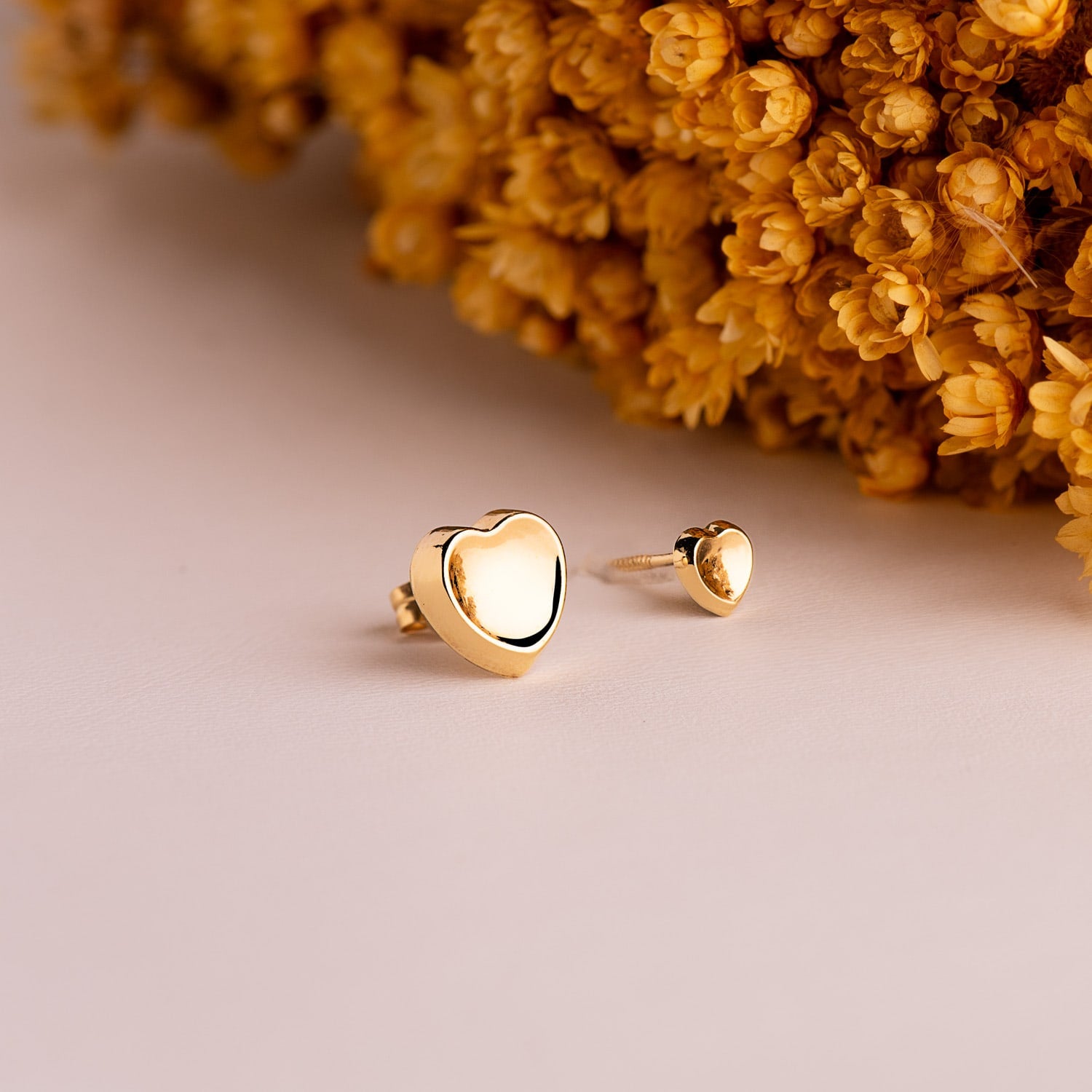 18K 5MM konkave hjerte øreringe skruelås