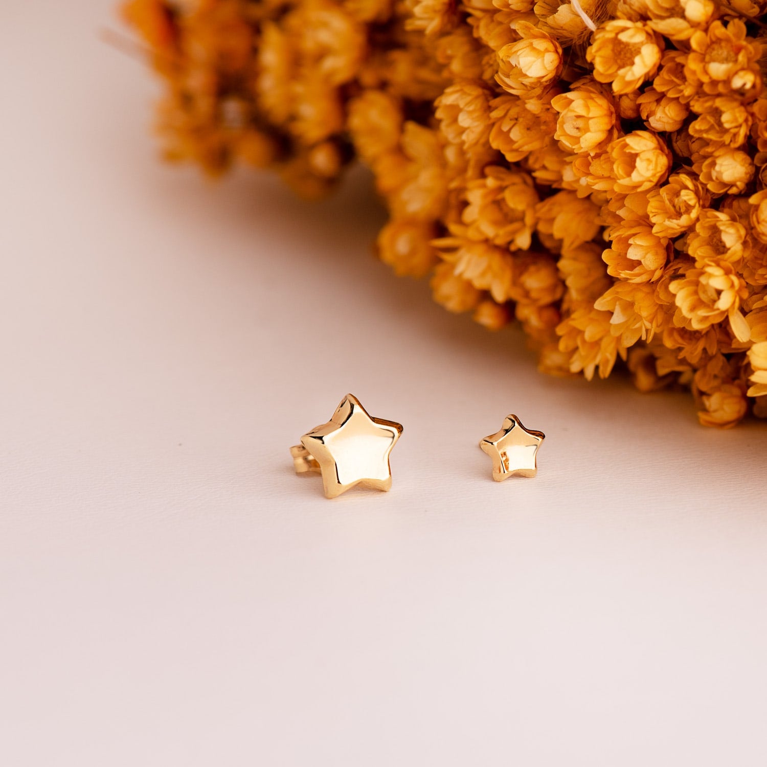 Boucles d'oreilles Or Jaune 18K Étoile Concavo en Pulie 5X5 mm Fermoir a Vis
