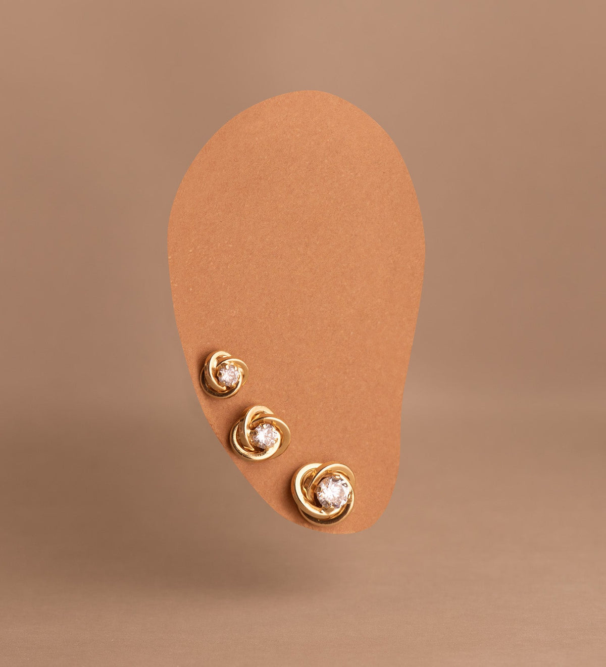 Boucles d'oreilles noeud oxyde de zirconium – Or jaune 18 carats – Vis, vue 2