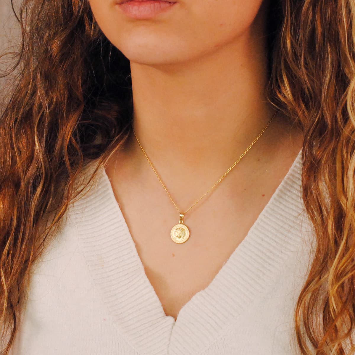 18K gult gull gresk motiv omgitt Medusa anheng 15MM
