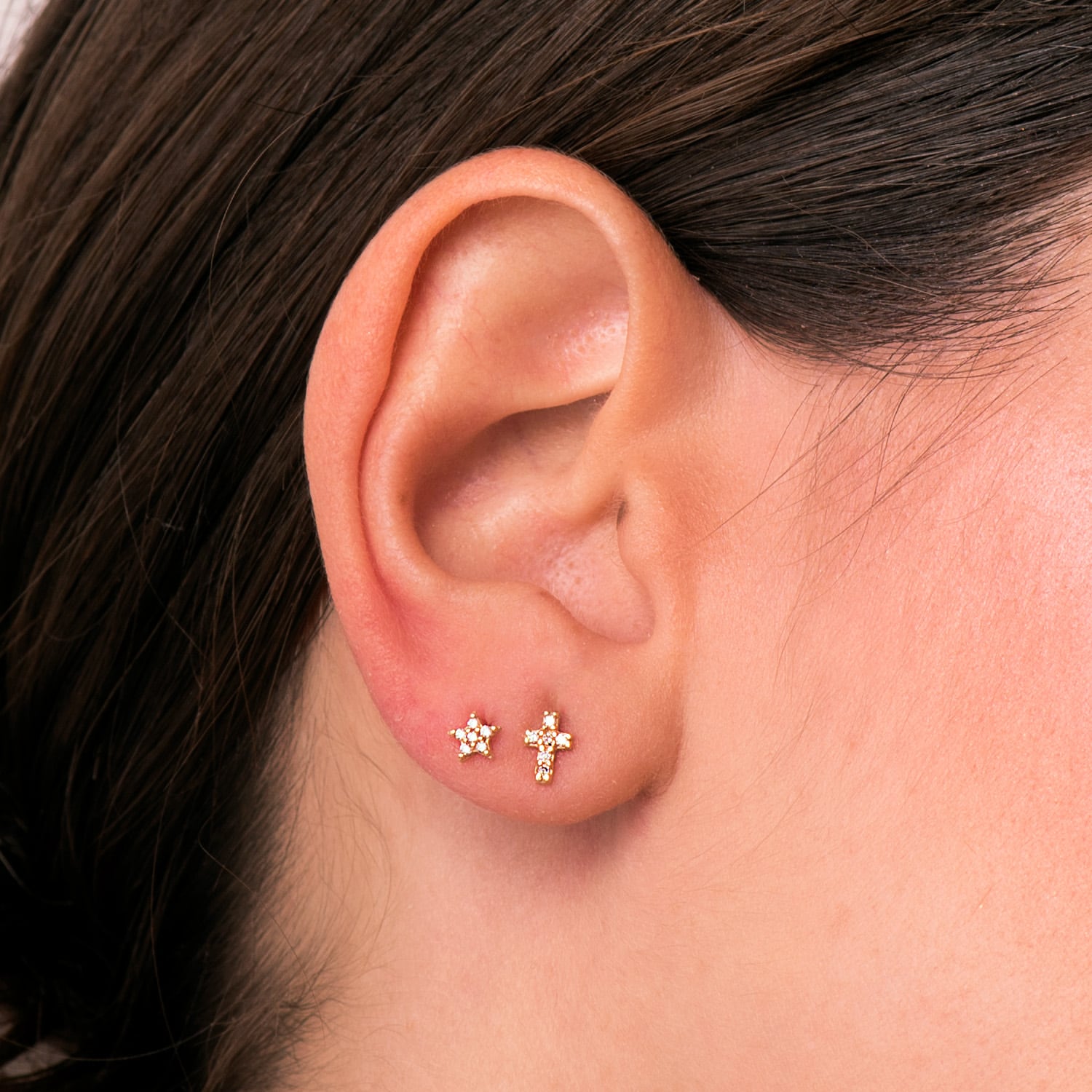 Boucles d'oreilles Or Jaune 18K Diamants de Laboratoire Croisés 0.06 Cts VS2-G Taille : 6X4 mm Boucles d'oreilles Presse