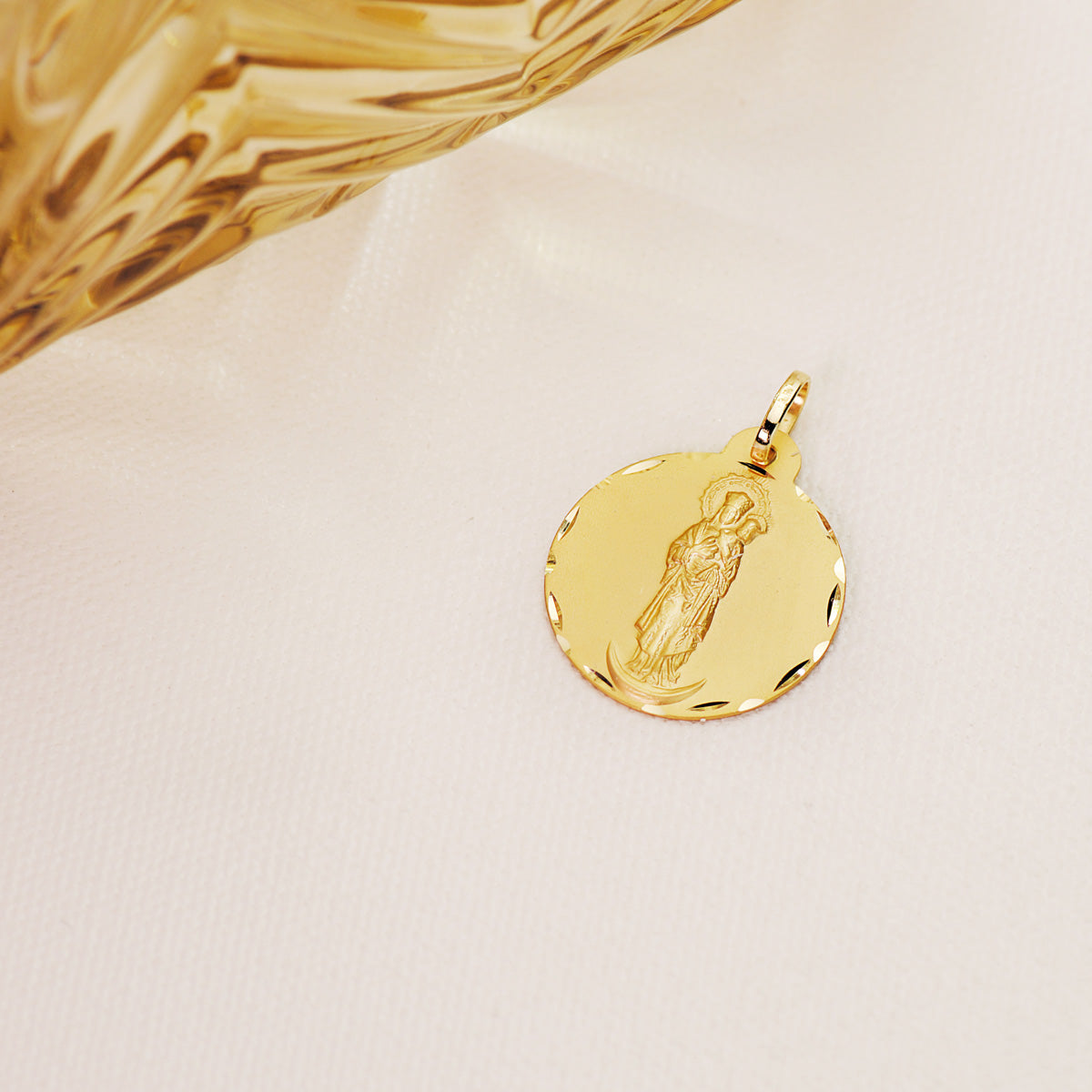 18K Médaille en Or Jaune Notre Dame de la Almudena 22 mm