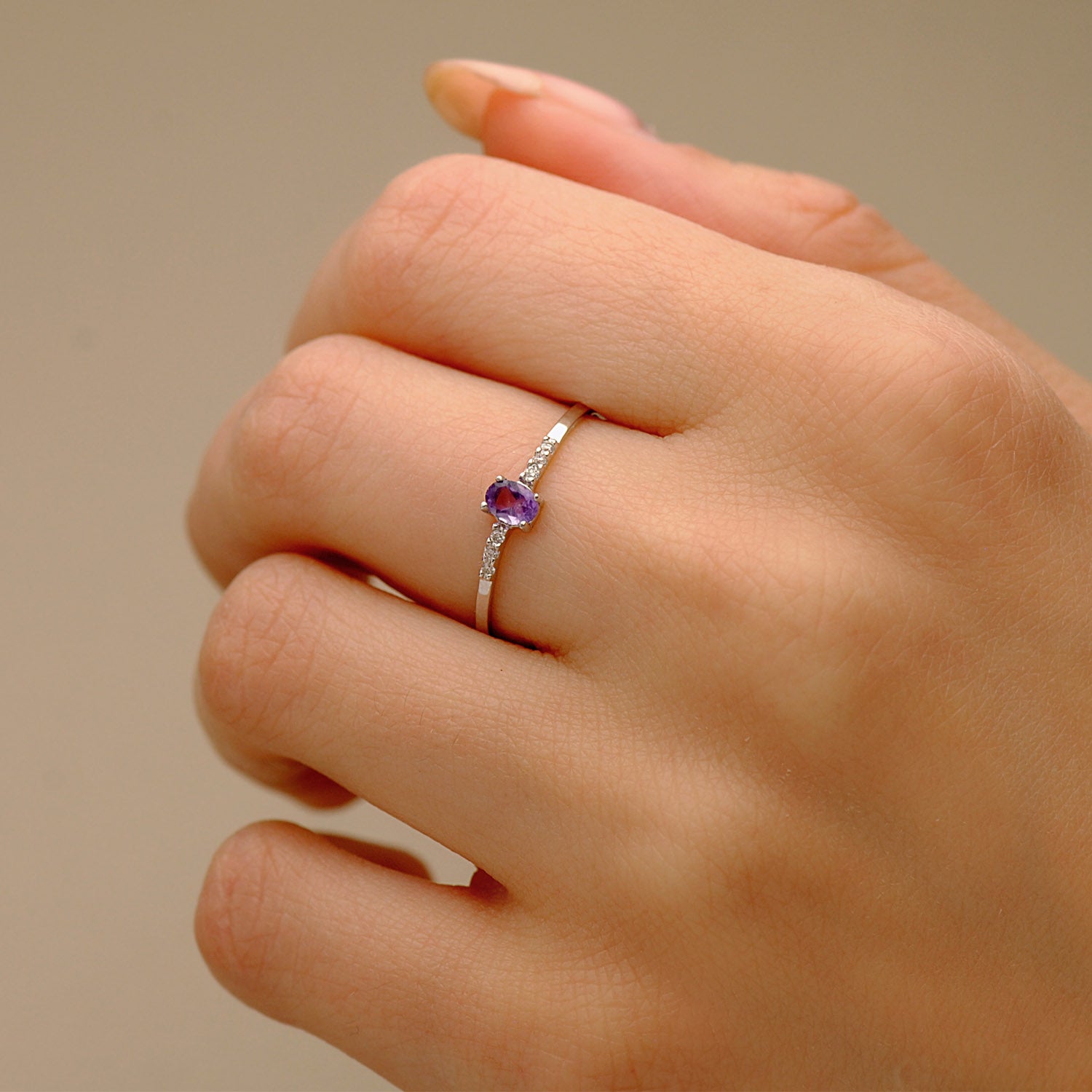 18K hvitt gull Diamantring 0030 Qt Naturlig Ametyst Oval 4 X 3 mm Kropp 130 mm