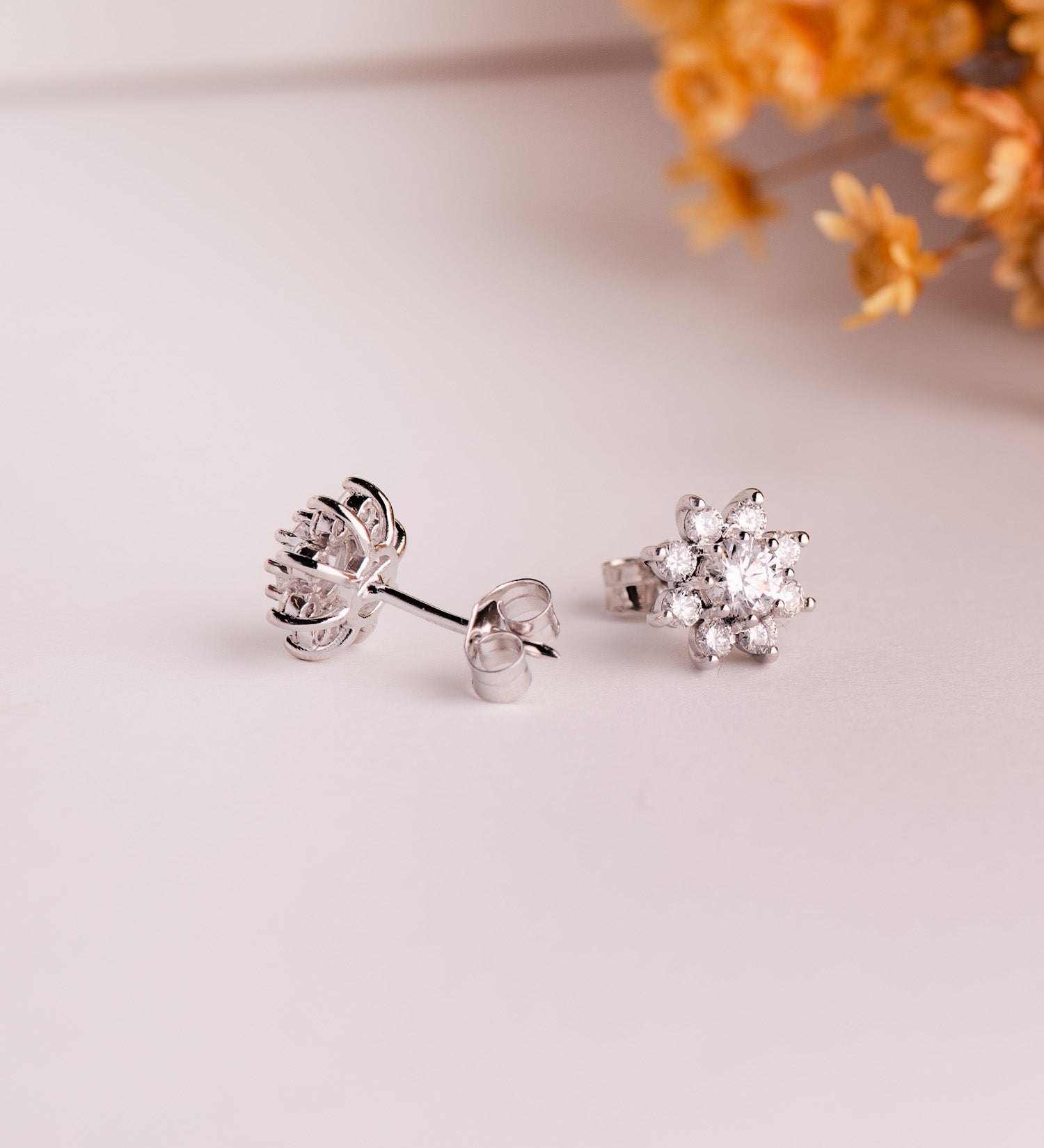 Boucles d'oreilles en Or Blanc 18 Carats avec 18 Diamants 1,00 Ct Lab, G-VS2 9X9 mm Fermeture à Pression