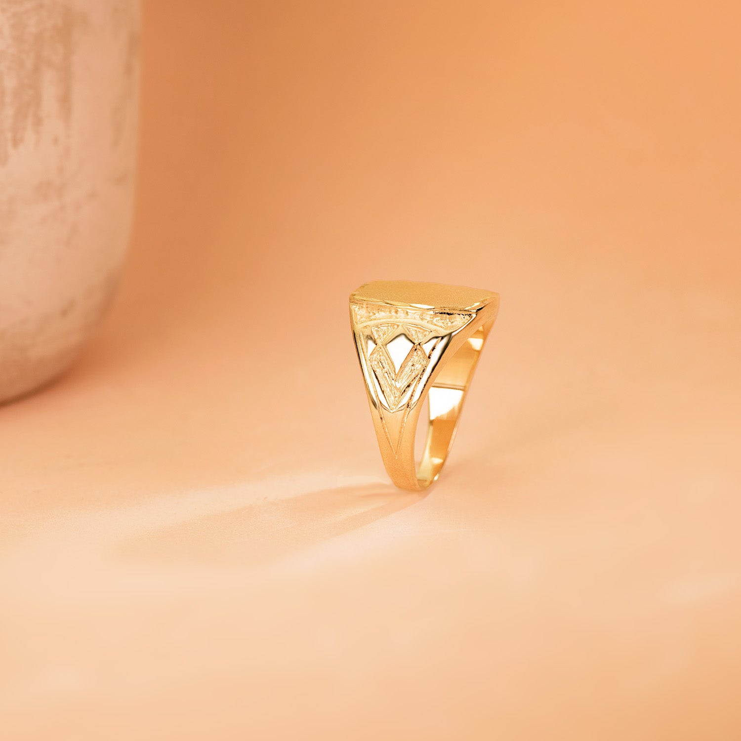 18K ठोस पीले सोने की छेनी वाली आयताकार सिग्नेट अंगूठी 15X12MM