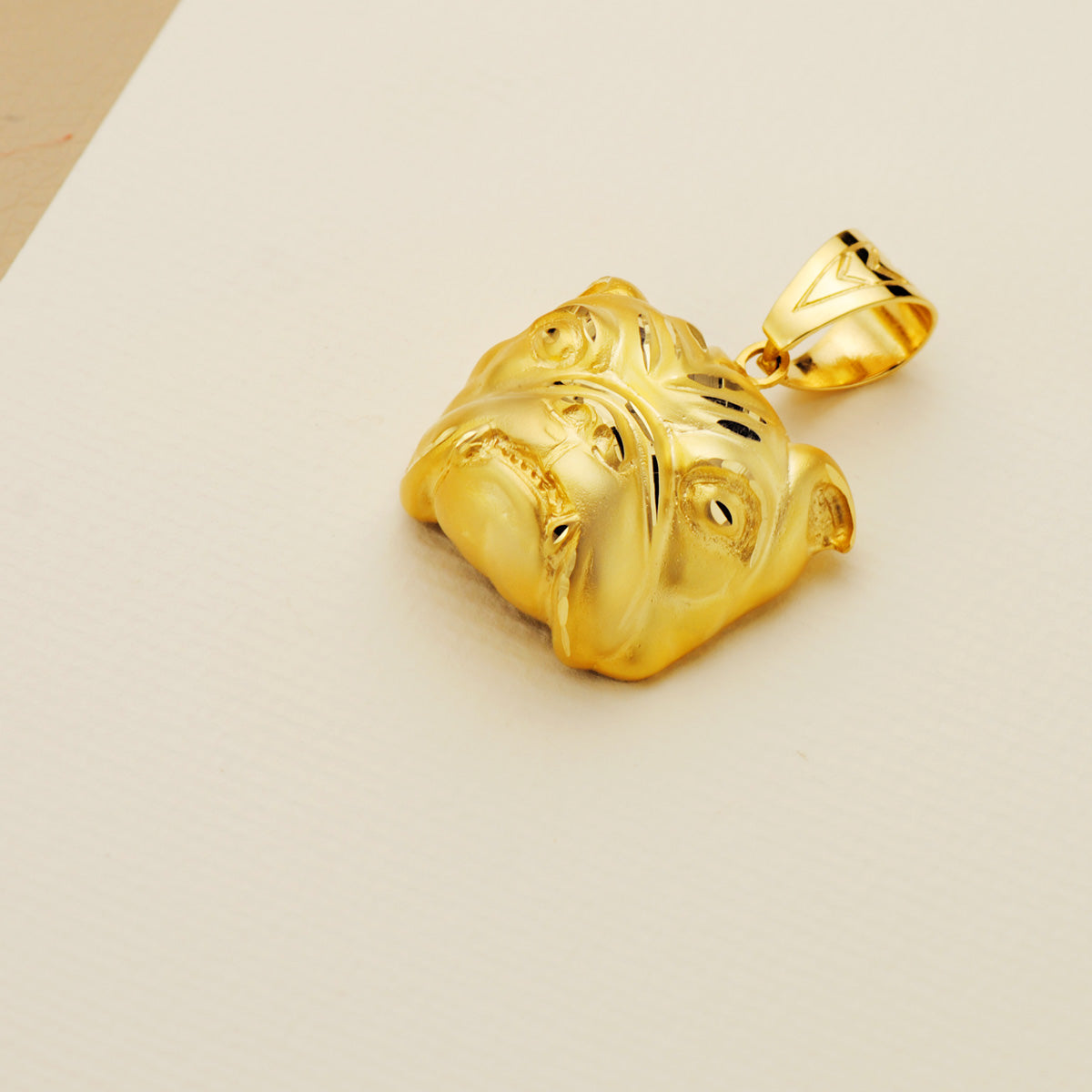 18K Pendentif en Or Jaune Bulldog Facetté. 27X31 mm