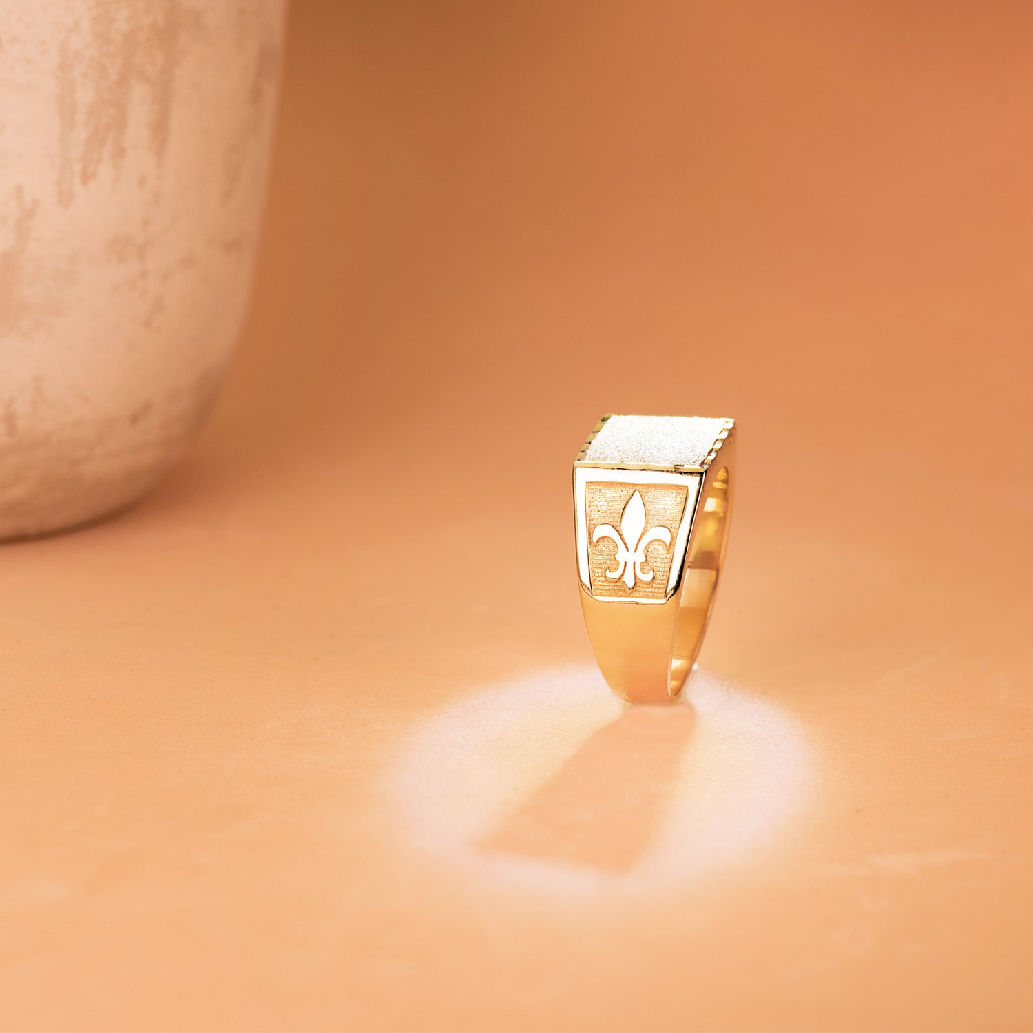 18K सॉलिड येलो गोल्ड स्क्वायर फ्लेर डी लिस सिग्नेट रिंग 11.5 X 11MM