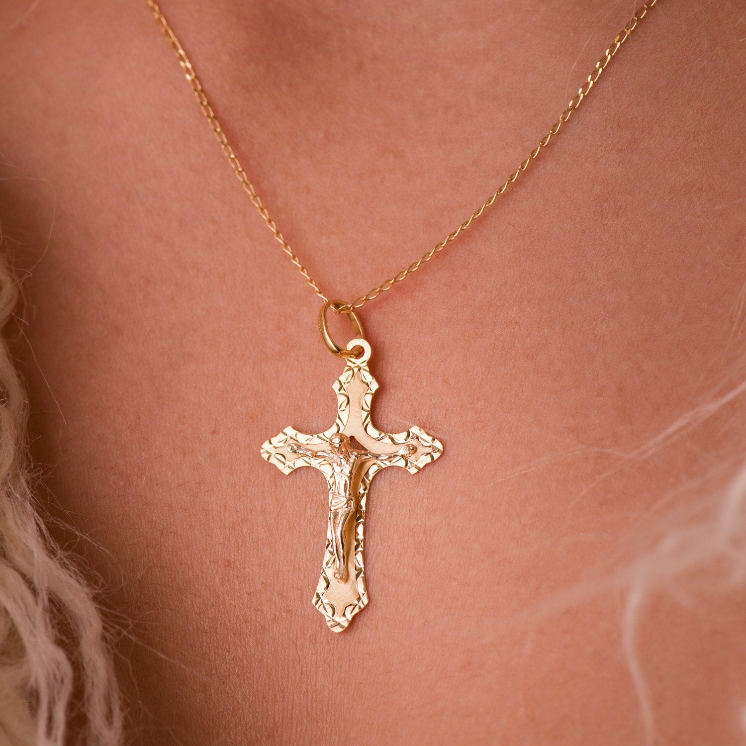 18K Pendentif Croix avec Christ Facetté 35X22MM