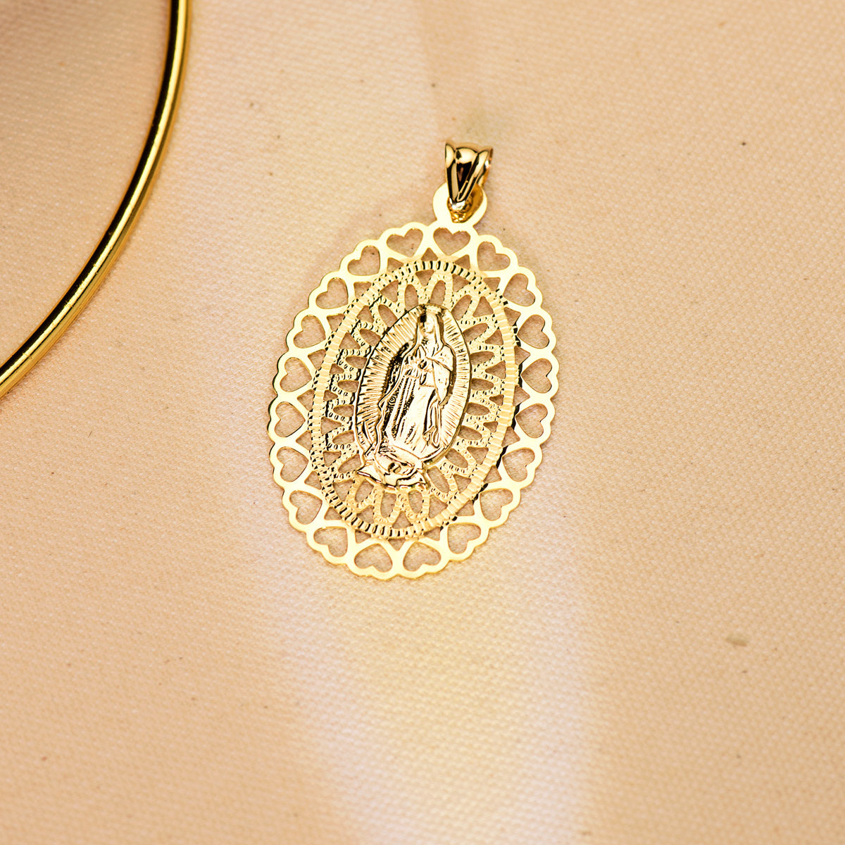 18K Médaille Coeurs Ajourées Notre-dame de Guadalupe 50X35