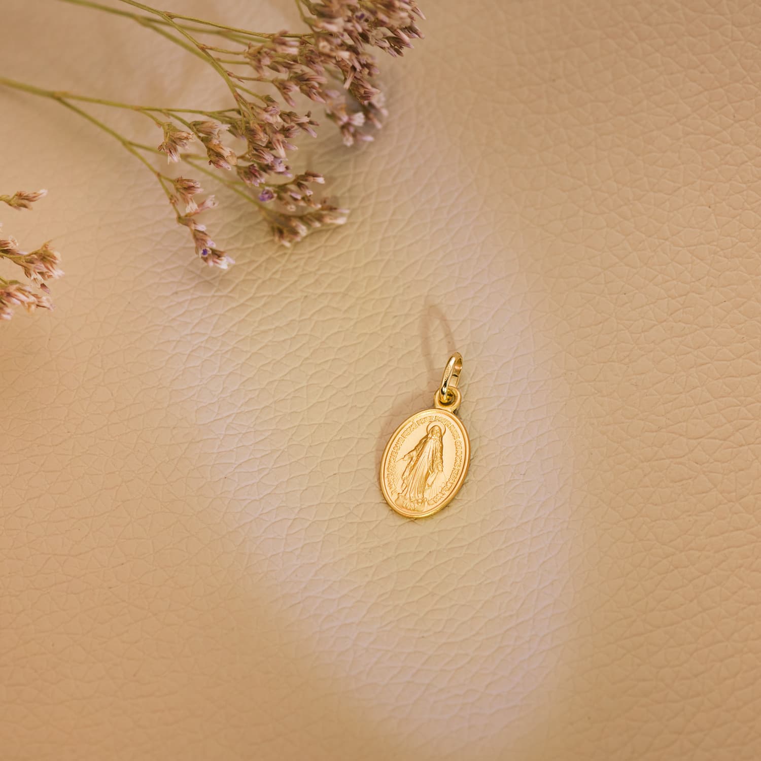 18K Medaille Vierge Miraculeuse Inscription en Français 17 X 10 mm