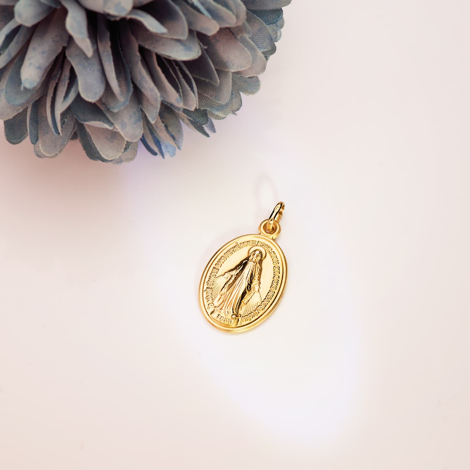 18K Médaille Vierge Miraculeuse Inscription Français 29 X 18 mm