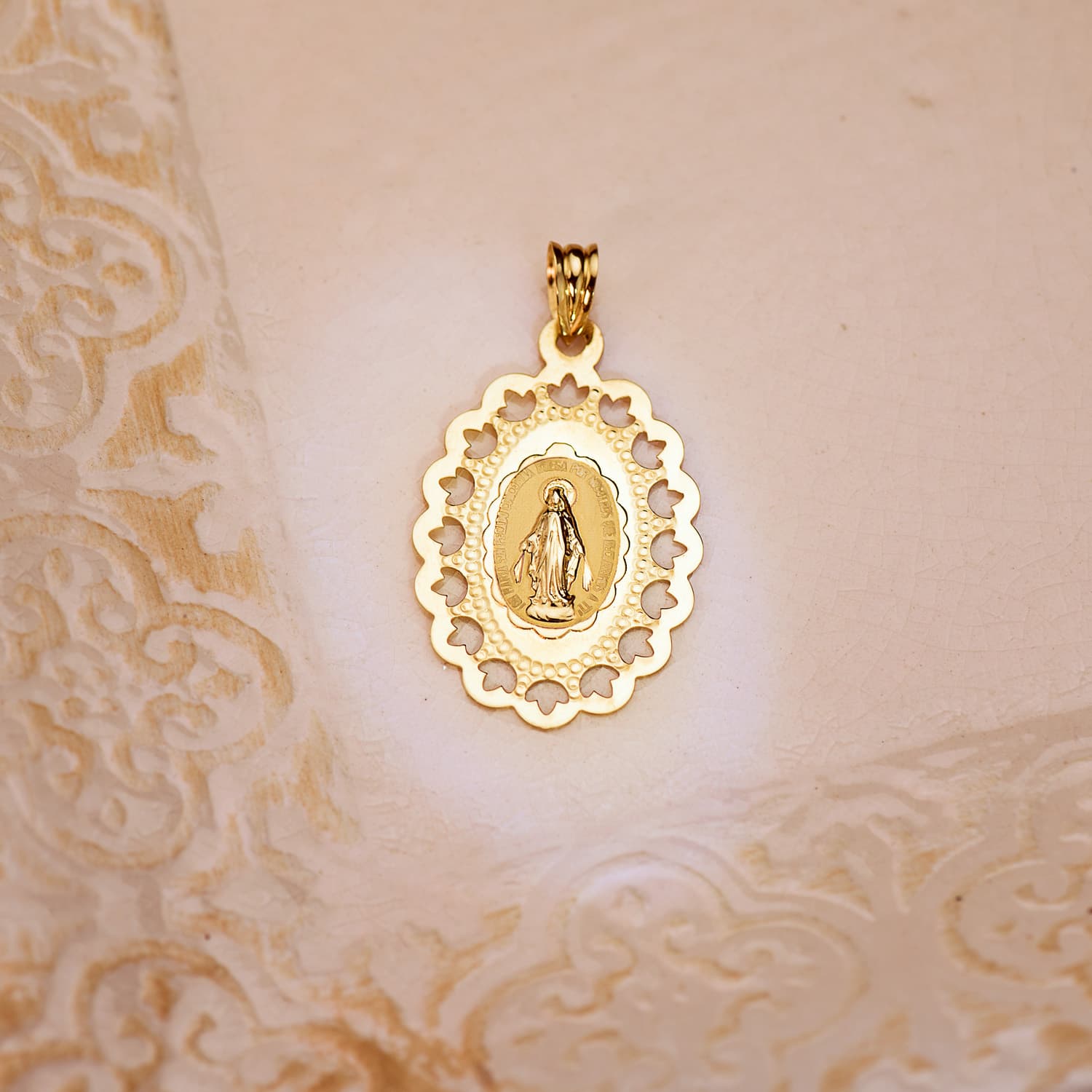 18K gennembrudt medalje Vor Frue af Mirakuløse 34X22 mm