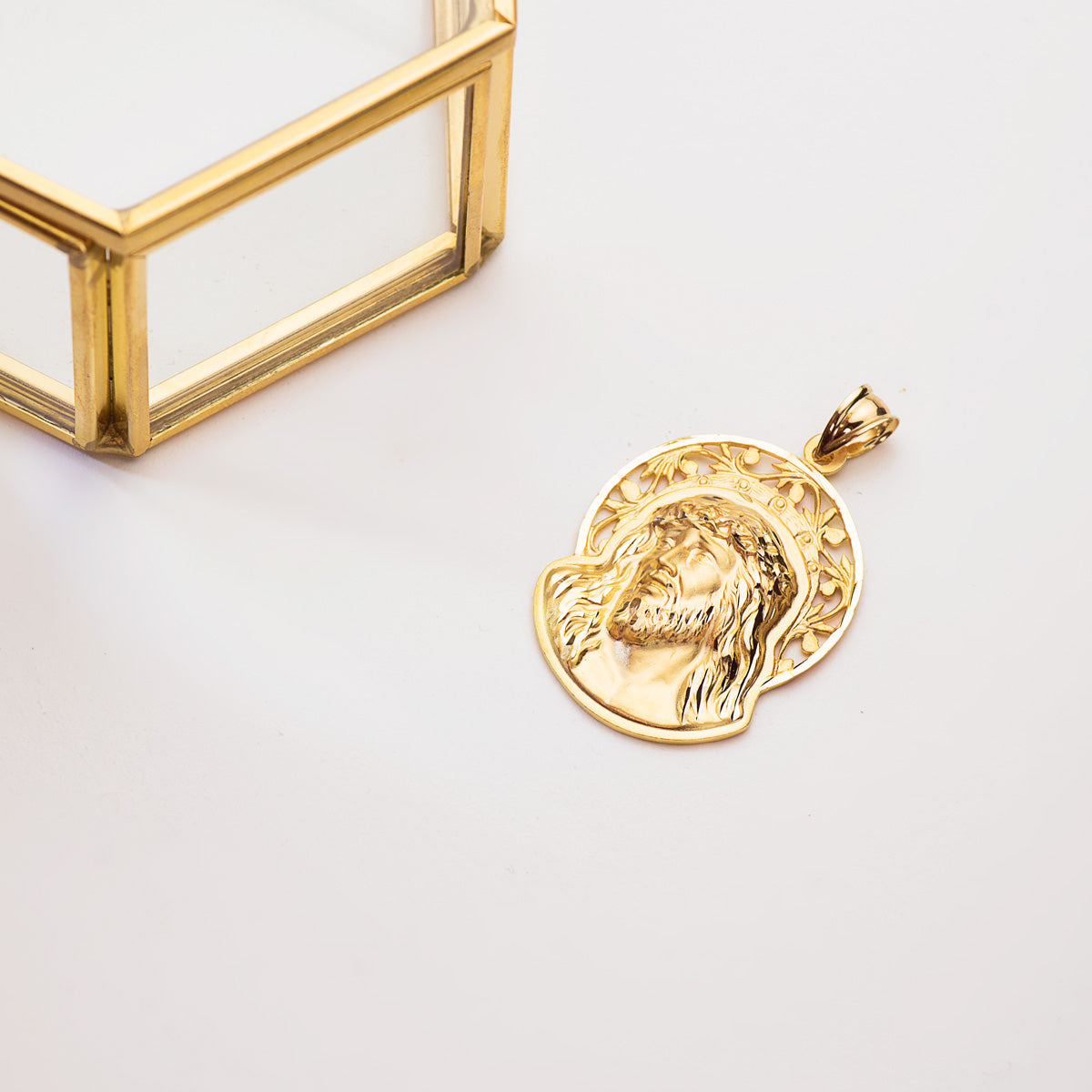 18K Halolu İsa Kolye 32X26MM