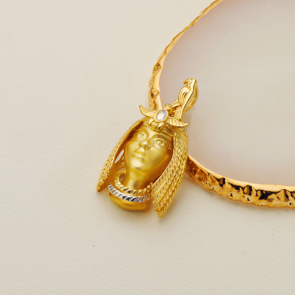 18 Ayar 2 Altın Nefertari Kolye 30X23 mm