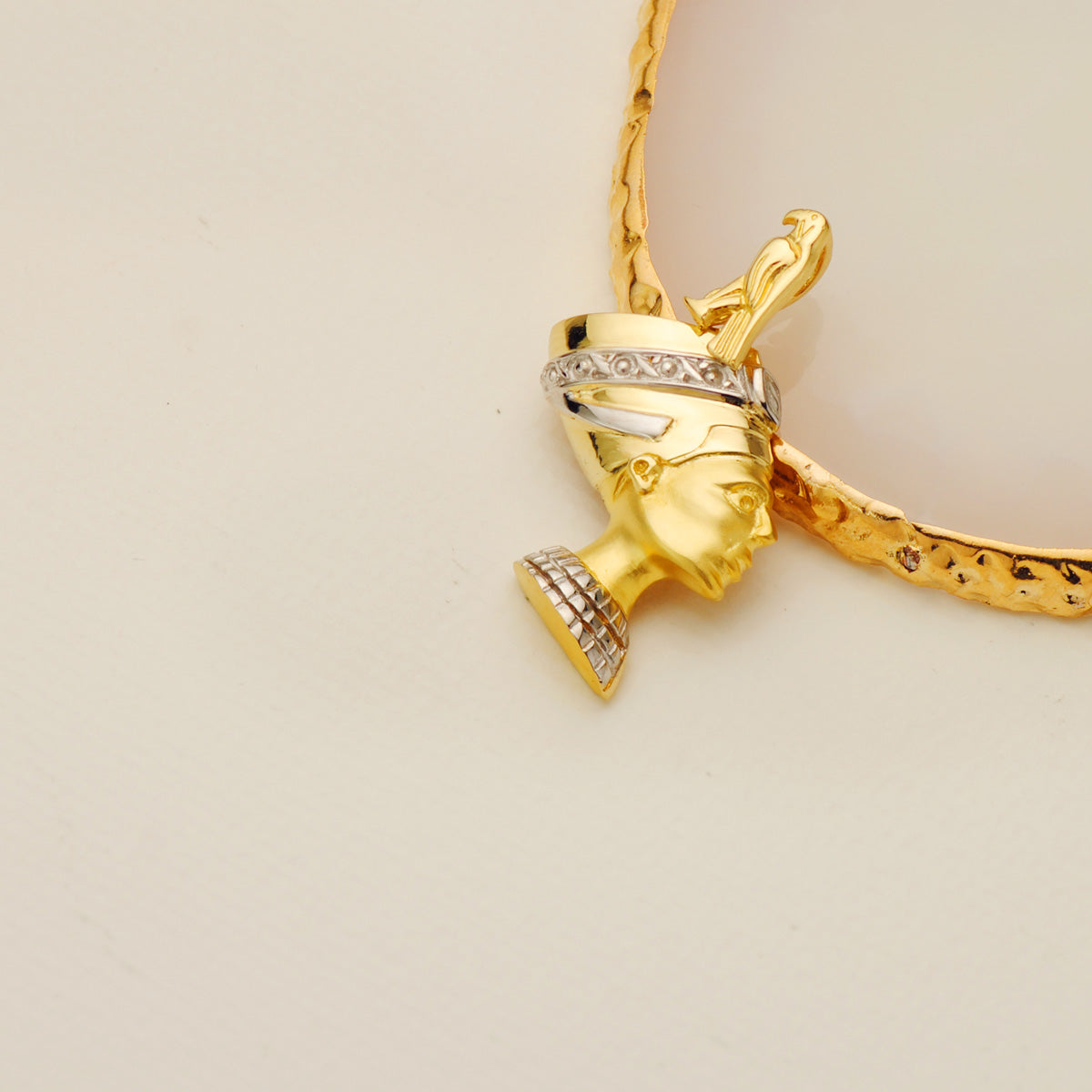 Pandantiv Nefertiti din aur bicolor 18K 30X26 mm