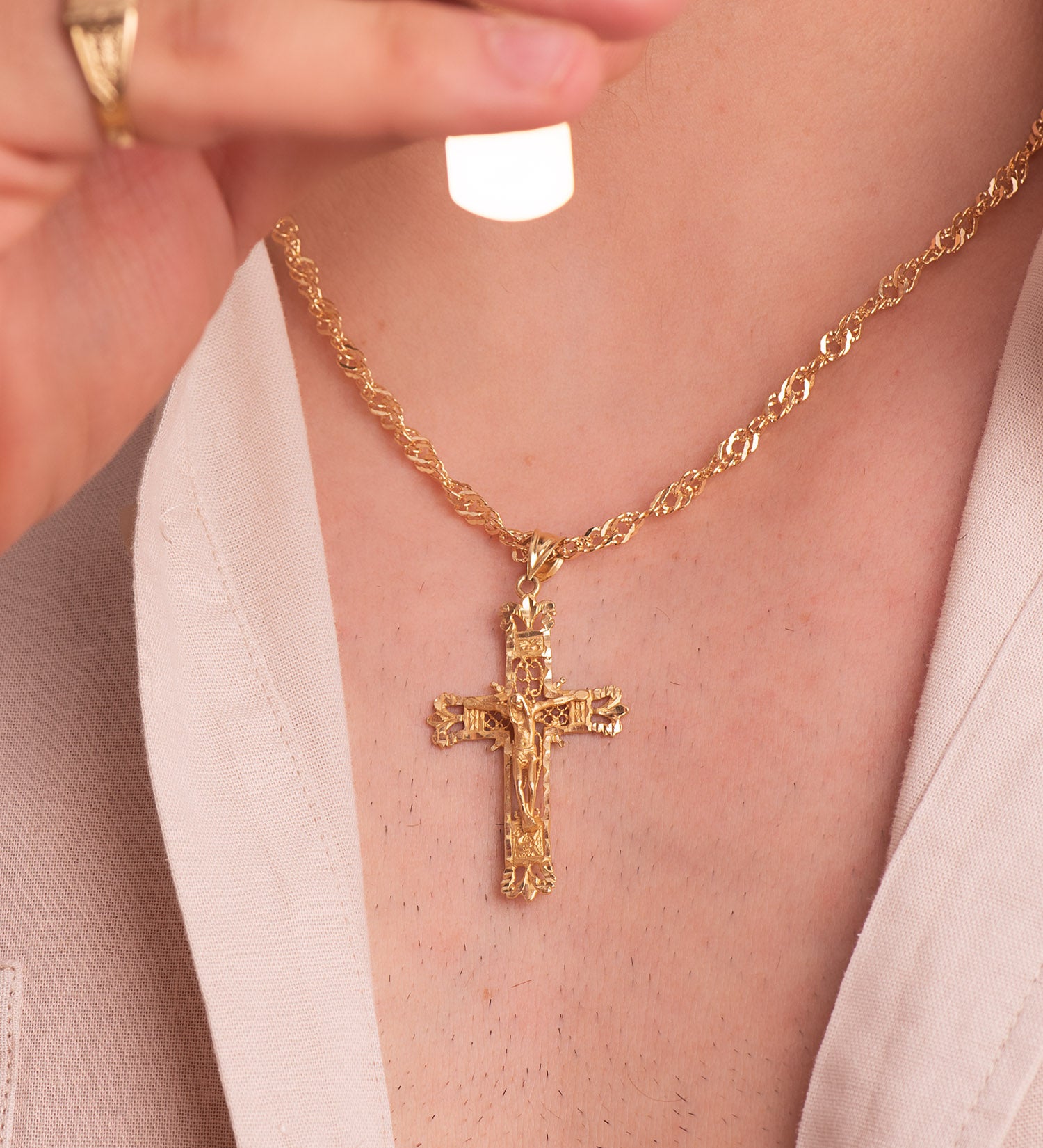 18K Pendentif Croix avec Christ 42X27 mm