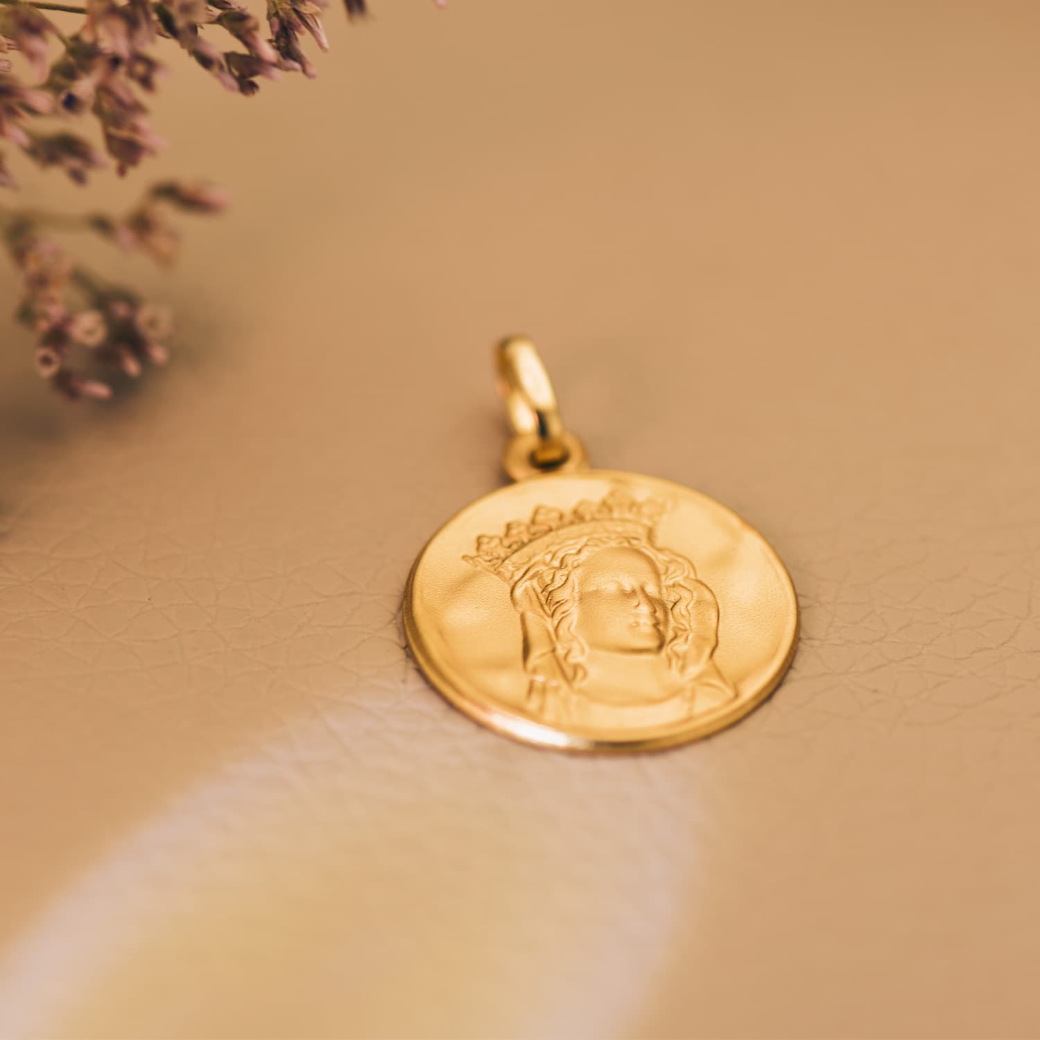 18K Médaille Notre Dame Paris en Or Jaune 18MM