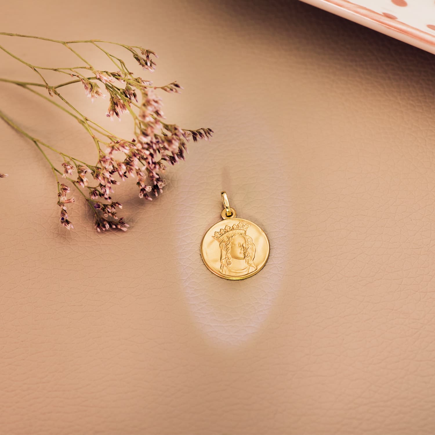 18K Médaille Notre Dame Paris en Or Jaune 18MM
