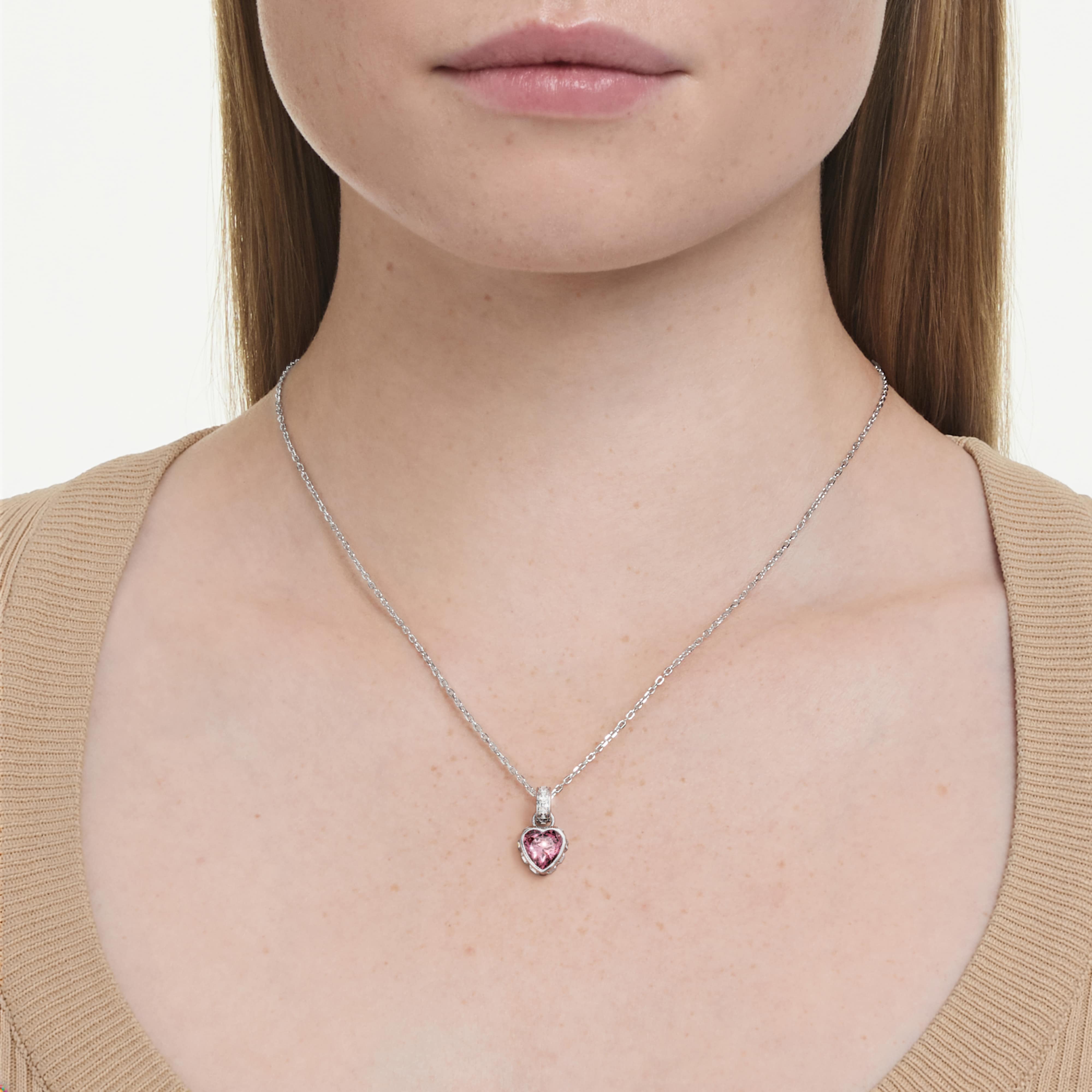 Pendentif Swarovski - Chroma - Cœur - Rose & Argenté sur un mannequin