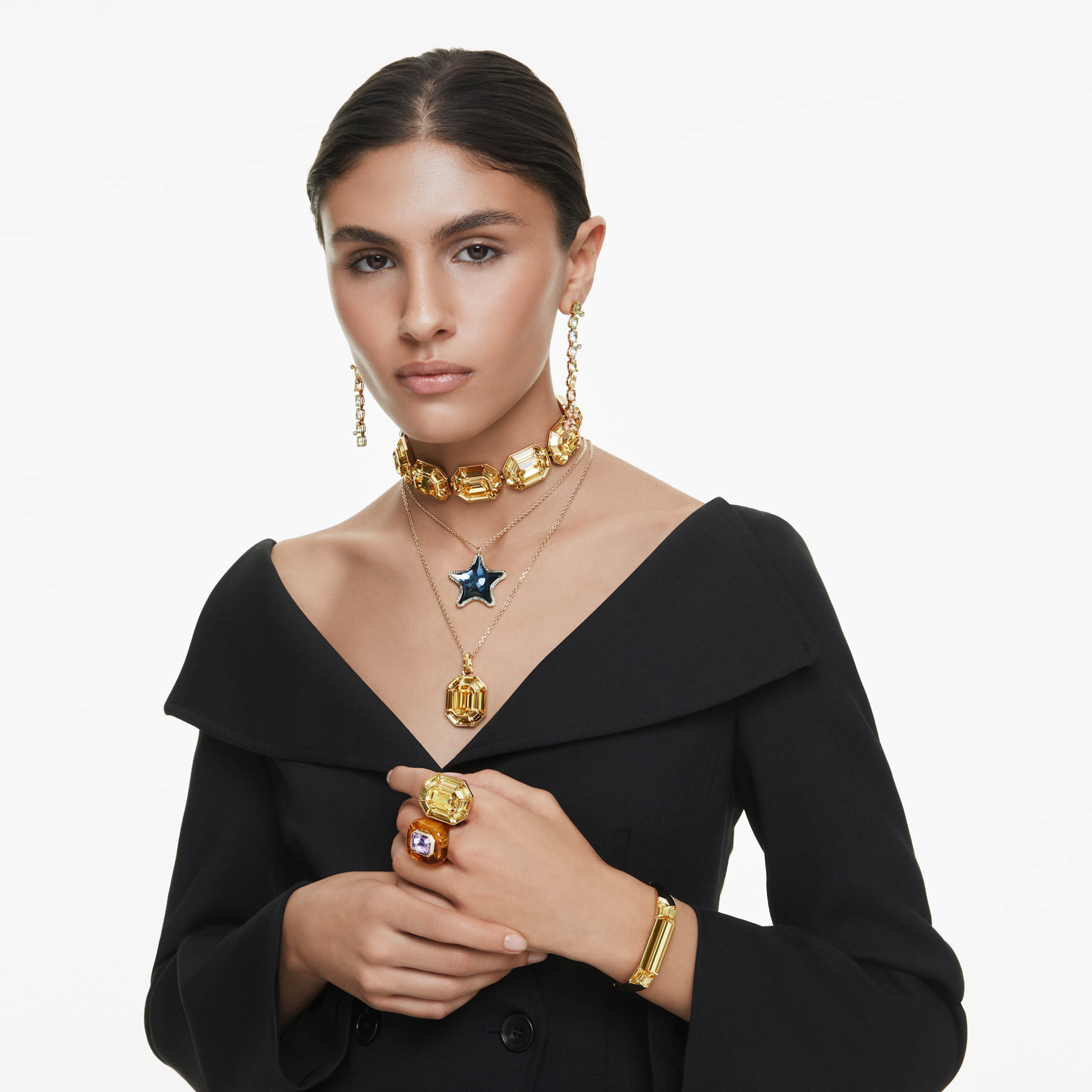 Colgante Swarovski - SCS - Estrella de mar - Azul y dorado sobre un maniquí