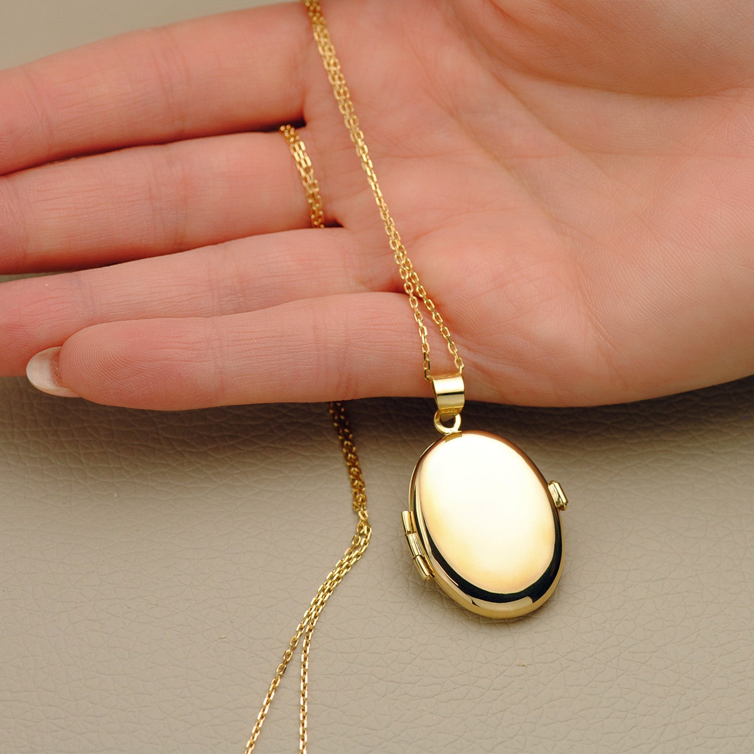 Suport Fotografie Oval Smooth Aur Galben 18K Charm Looker 25X20 mm