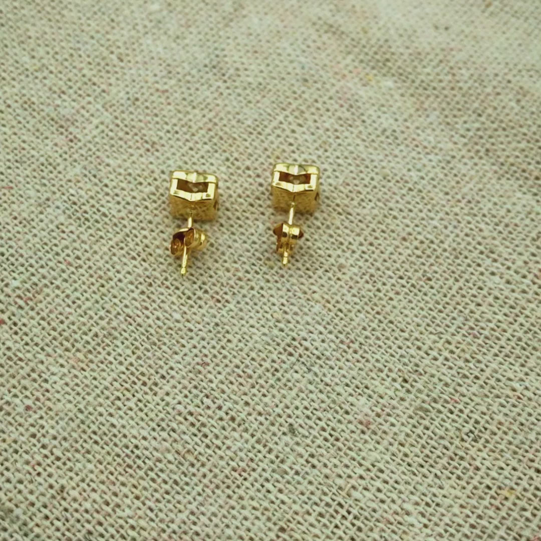 Boucles d'oreilles Or Jaune 18K Diamants Star Lab 0,100 Ct VS2-G Taille : 6X6 mm Boucles d'oreilles Presse