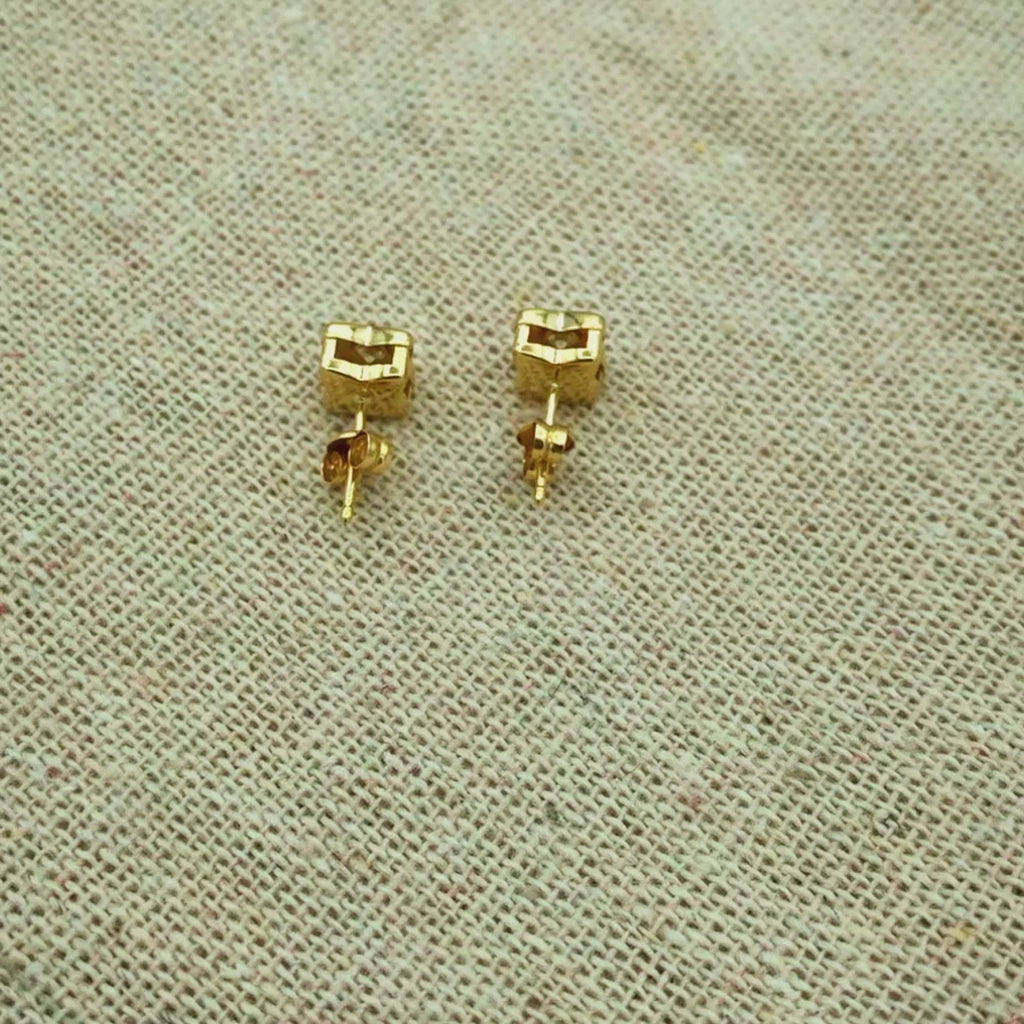 Boucles d'oreilles Or Jaune 18K Diamants Star Lab 0,100 Ct VS2-G Taille : 6X6 mm Boucles d'oreilles Presse