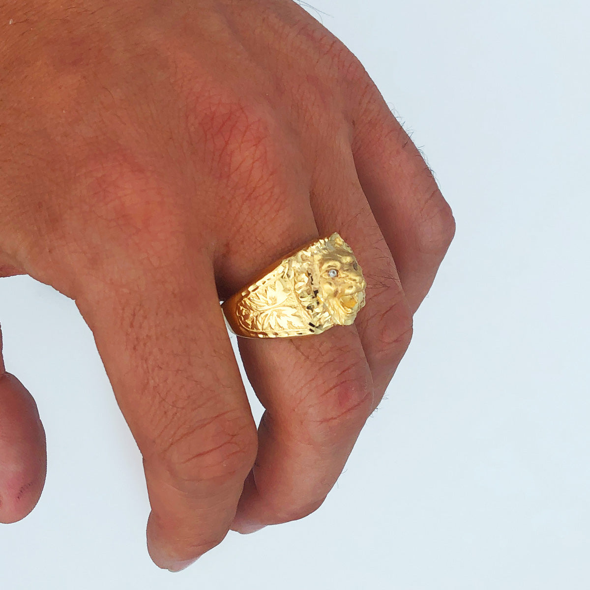 Anello con sigillo leone in oro giallo 18 carati 15 mm